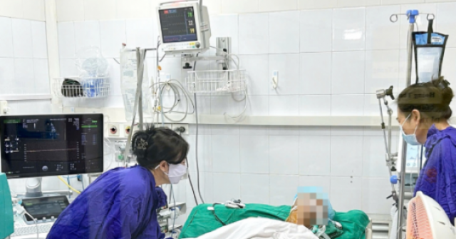 Mẹ và vợ nghẹn ngào tiễn biệt nam shipper hiến tạng cứu nhiều người