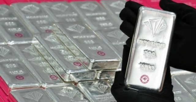 Tối 11-5, giá bạc tăng sốc, bỏ xa vàng