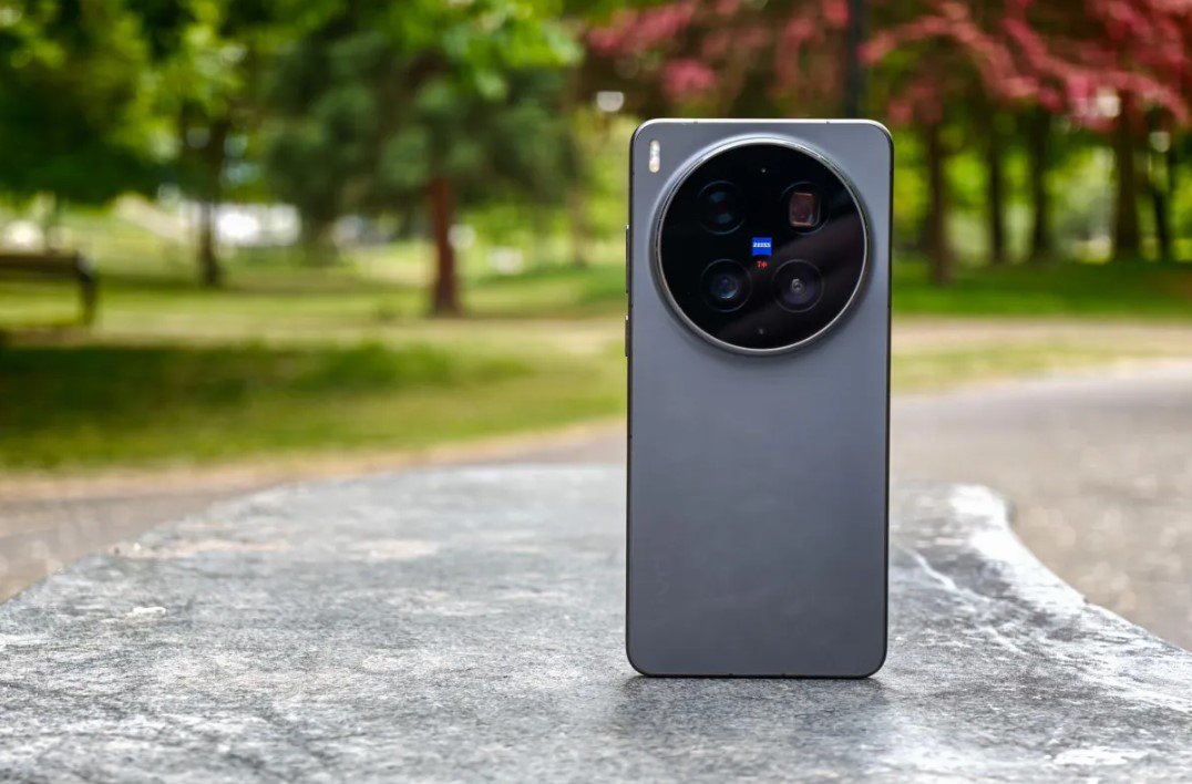 Vivo X300 Ultra.