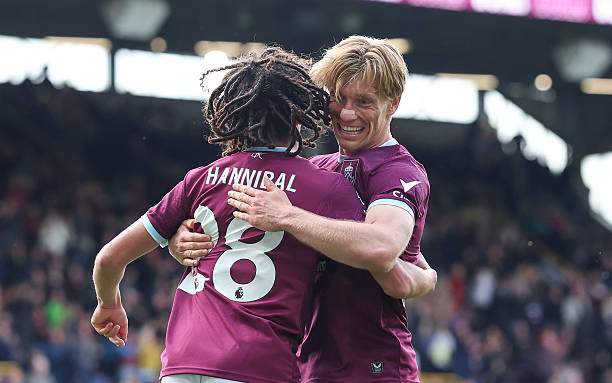 Burnley đã xuống hạng vẫn quyết ngáng chân Aston Villa