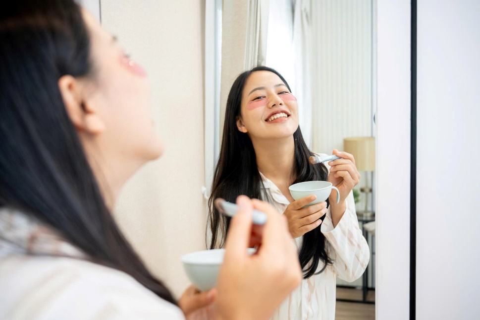 Phụ nữ hiện đại không chỉ đẹp ở vẻ ngoài mà còn học cách nuôi dưỡng sức khỏe từ bên trong – nơi năng lượng, tinh thần và sắc vóc bắt đầu