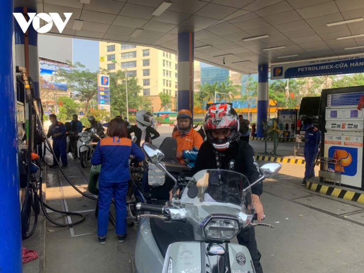 Xăng E10 được đưa vào sử dụng trên thị trường thay thế xăng khoáng theo chủ trương của Chính phủ
