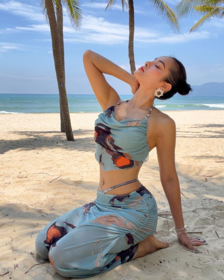 Ảnh sao 12/5: Tiên Nguyễn khoe ảnh thơ ấu chụp cùng mẹ - 9