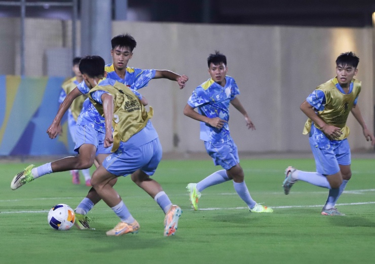 U17 Việt Nam quyết đấu UAE, HLV Cristiano Roland làm điều đặc biệt - 3