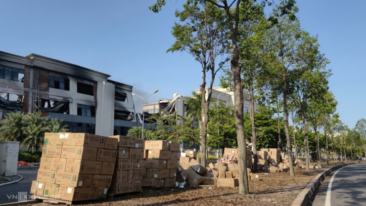 Nhà máy 9.000 m2 ở Đồng Nai tan hoang sau hỏa hoạn - 9