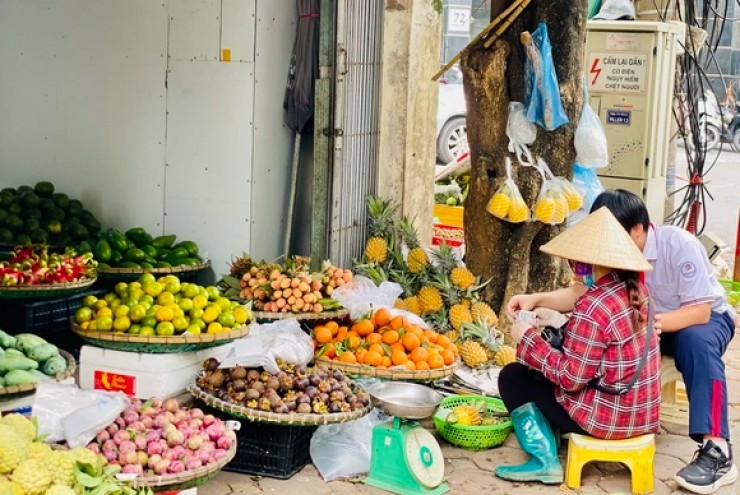 Loại quả đặc sản Tây Bắc xuống phố giá rẻ bèo, tiểu thương đóng túi lớn bán chưa đến 10.000 đồng/kg