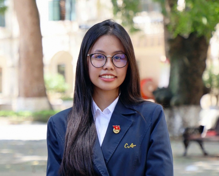 Lê Diệu Linh - thủ khoa thi lớp 10 Hà Nội năm 2025 với tổng điểm 28,75. Ảnh: NVCC