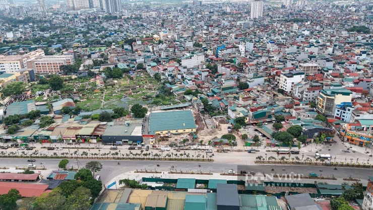 Cụ thể, tại Quyết định số 61 có hiệu lực từ ngày 7/10/2024, Thành phố kiên quyết thu hồi các thửa đất sau mở đường có diện tích dưới 15m² hoặc có chiều rộng, chiều sâu dưới 3m để thực hiện hợp thửa, hợp khối, góp phần chỉnh trang bộ mặt đô thị theo hướng văn minh, hiện đại.
