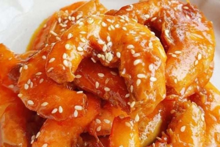 Tôm ai lạ gì, dùng gia vị ngon ngọt, thơm phức chế biến món này mới lạ, trẻ già đều mê tít