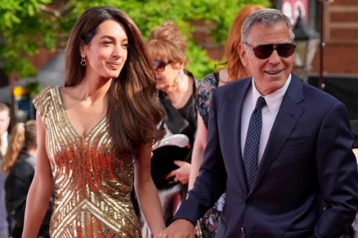 Vợ George Clooney tỏa sáng trong chiếc váy gần 3 tỷ đồng