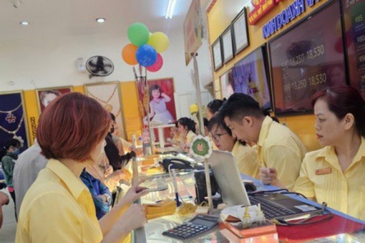 Tối 12-5, chóng mặt trước giá vàng thế giới