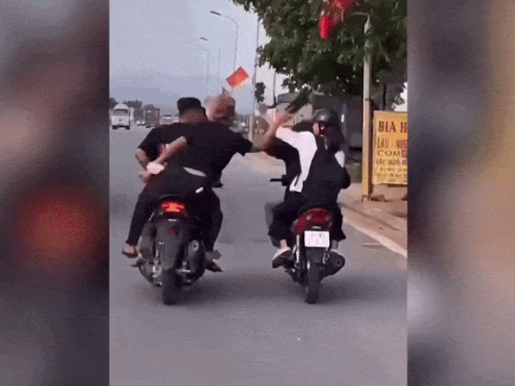 Danh tính nhóm thanh niên đi xe máy 'kẹp 3', cầm dép đánh người ở Hải Phòng