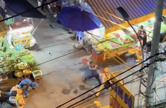 Thành dùng ghế tấn công CSGT.