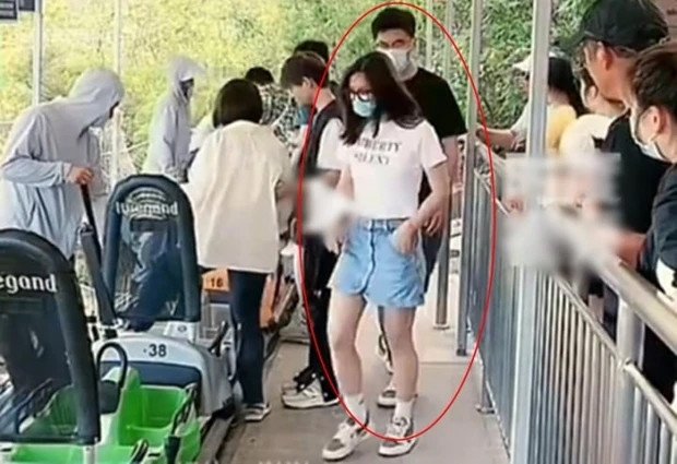 Người vợ phát hiện chồng ngoại tình nhờ video livestream.