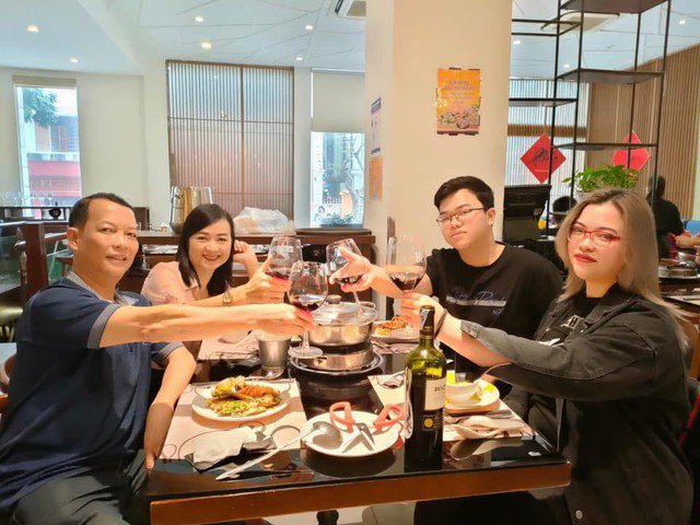 Điều ít biết về chồng doanh nhân của NSƯT Linh Huệ - Hậu ‘sida’ của ‘Gió qua miền tối sáng’ - 8