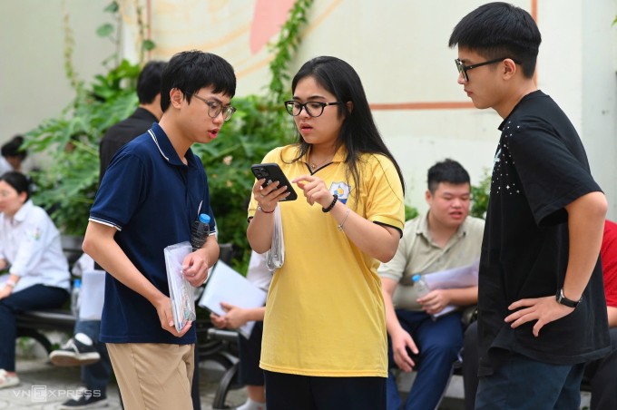 Thí sinh thi tốt nghiệp THPT 2025 tại Hà Nội. Ảnh: Giang Huy