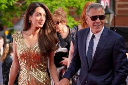 Vợ George Clooney tỏa sáng trong chiếc váy gần 3 tỷ đồng