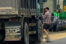 Hai mẹ con tử vong sau va chạm với xe tải