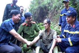 Ông Triệu Chàn Tá kể 72 giờ lạc giữa rừng, chú chó đi cùng không rời nửa bước