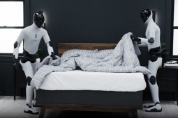 Video: Robot Mỹ tự dọn phòng, treo quần áo và dọn giường không cần con người