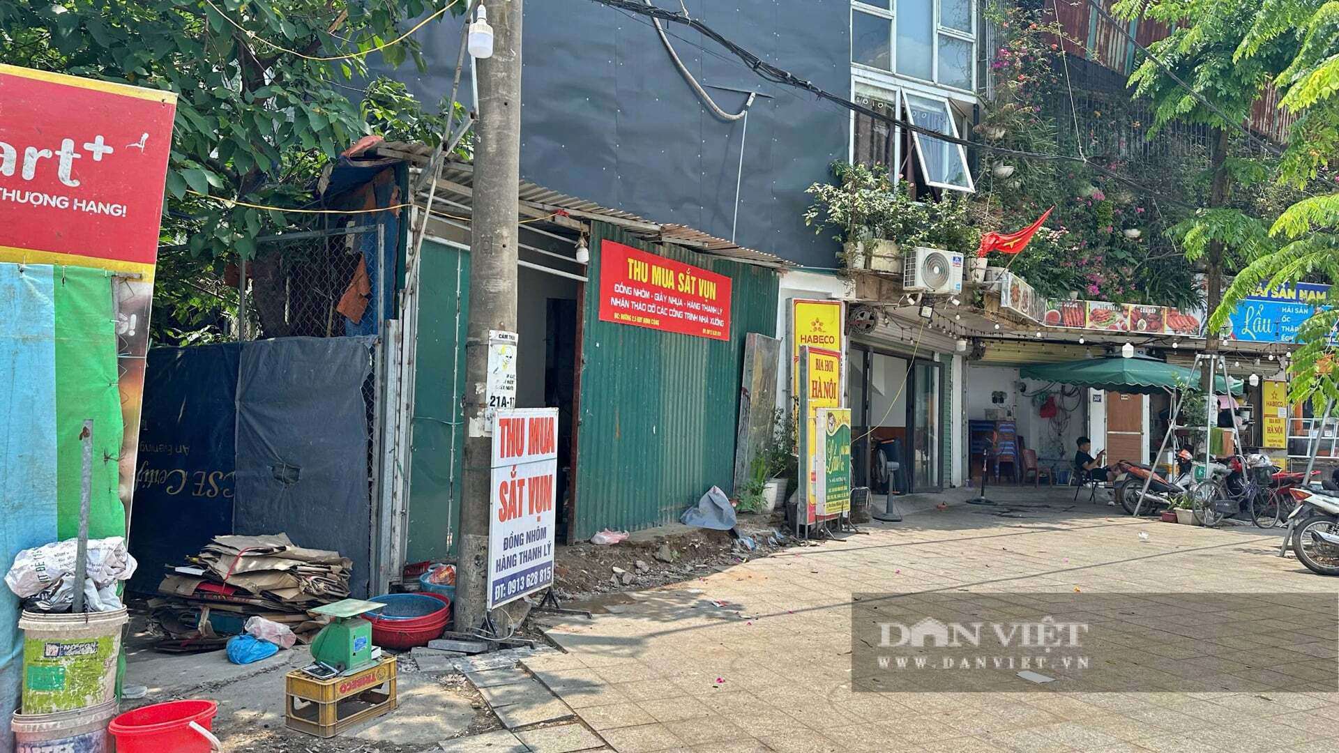 Tình trạng xuất hiện những ngôi nhà độc, lạ, méo mó với diện tích siêu nhỏ không còn là điều hiếm gặp mỗi khi mở đường.