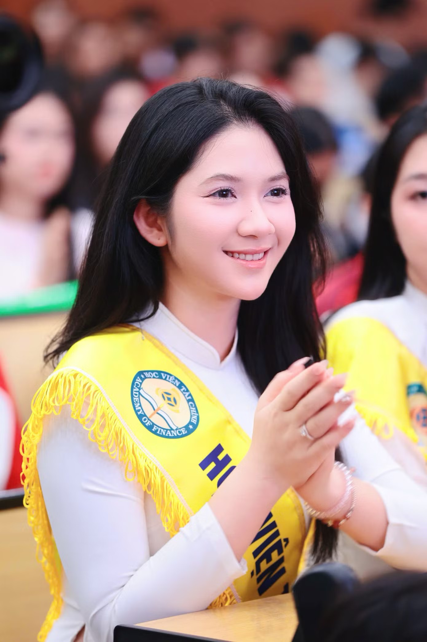 Lê Ngọc Trâm (sinh năm 2005) gây ấn tượng với khả năng giao tiếp và IELTS 6.5. Cô khẳng định bản thân đã sẵn sàng nộp hồ sơ và muốn tìm kiếm cơ hội tỏa sáng tại Hoa hậu Việt Nam 2026.
