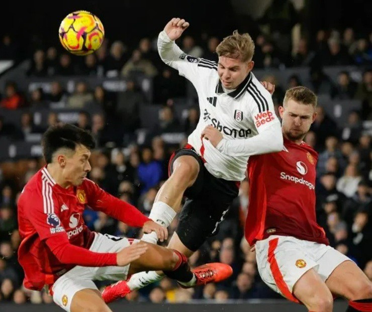 Lisandro Martinez và De Ligt thường xuyên gặp chấn thương