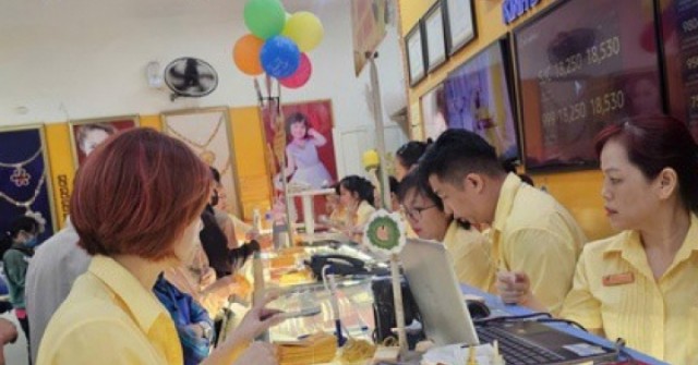 Tối 12-5, chóng mặt trước giá vàng thế giới