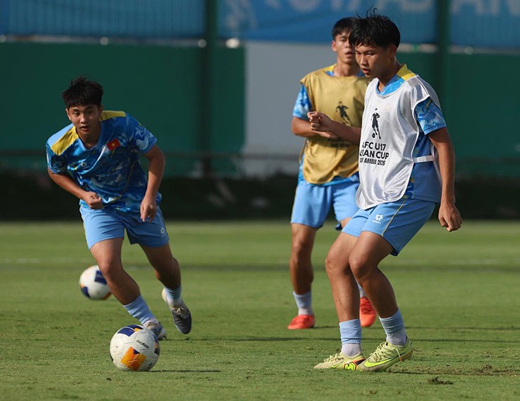 U17 Việt Nam tập luyện ngày 12/5.