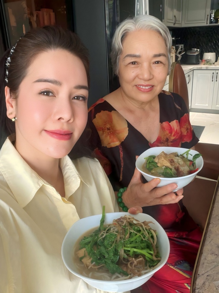 Ảnh sao 13/5: Tăng Thanh Hà được khen trẻ trung - 3