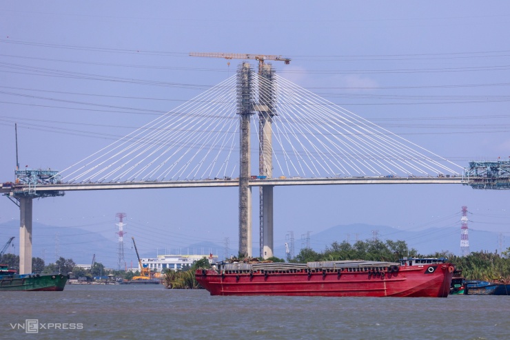 Hình dáng cầu dây văng cao nhất Việt Nam sắp hoàn thành - 4