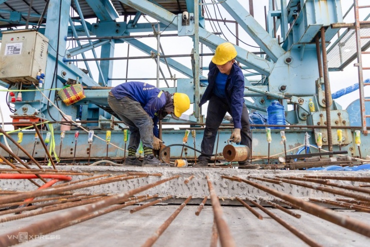 Hình dáng cầu dây văng cao nhất Việt Nam sắp hoàn thành - 9