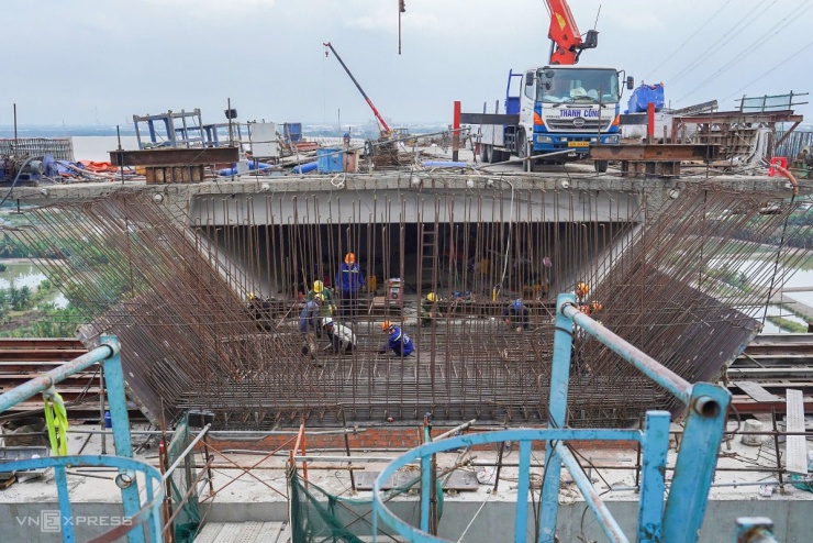Hình dáng cầu dây văng cao nhất Việt Nam sắp hoàn thành - 8