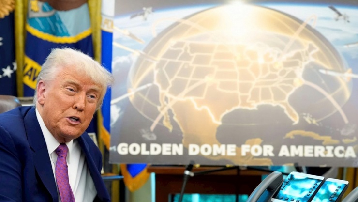 Tổng thống Donald Trump giới thiệu về dự án Vòm Vàng tại Nhà Trắng - Ảnh: ABC News