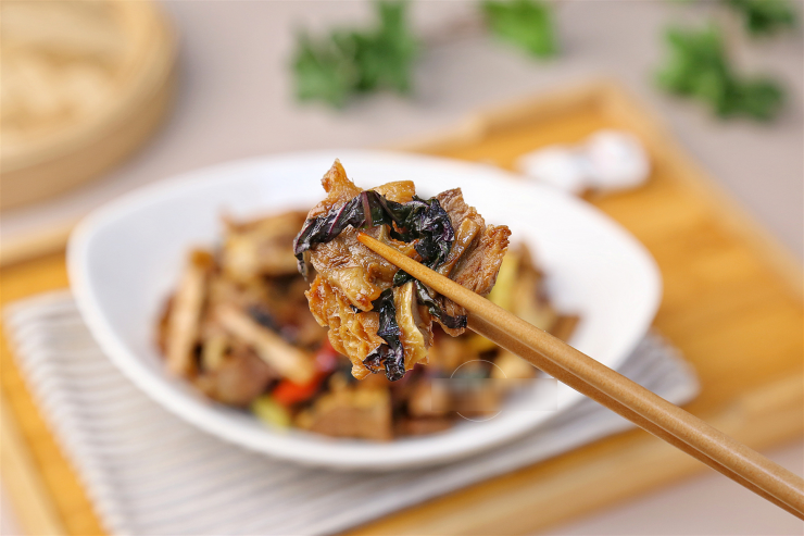 Loại rau gia vị giá rẻ lại là vị thuốc quý, điều hòa khí huyết, tăng cường sức đề kháng, xào thịt bò cực thơm - 3