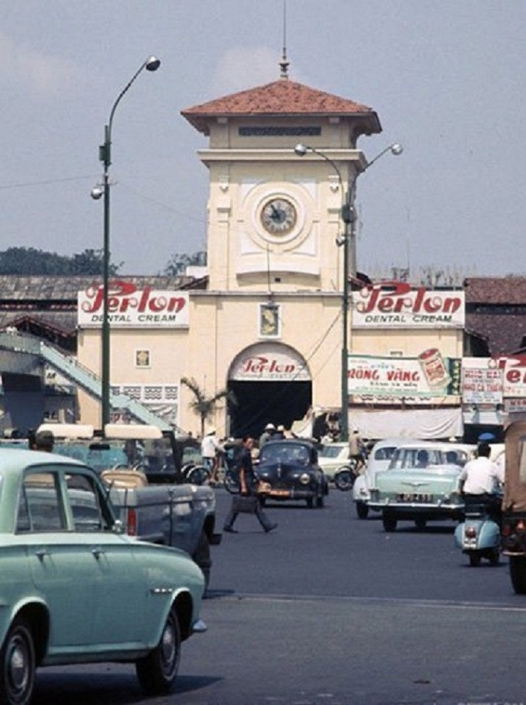 &nbsp;Sài Gòn trước năm 1975 là nơi quy tụ nhiều xe Vespa cổ. Ảnh: Sưu tầm.