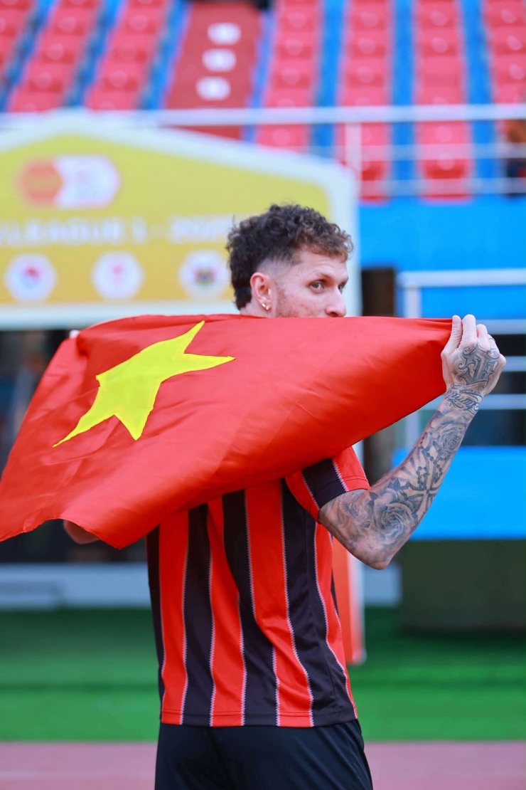 Nguyễn Tài Lộc luôn bày tỏ khát khao được cống hiến cho ĐT Việt Nam. Ảnh: Ninh Bình FC