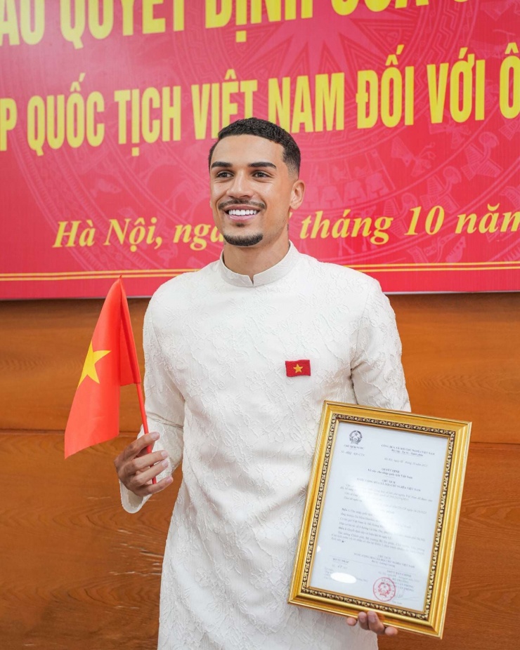 Đỗ Hoàng Hên nhập tịch Việt Nam vì muốn gắn bó lâu dài và đóng góp nhiều hơn cho bóng đá Việt Nam. Ảnh: NVCC.