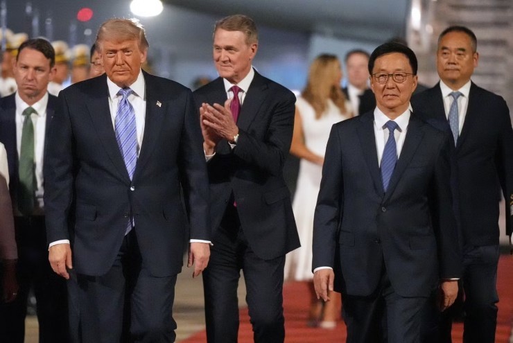 Tổng thống Mỹ Donald Trump được chào đón nồng nhiệt tại Bắc Kinh
