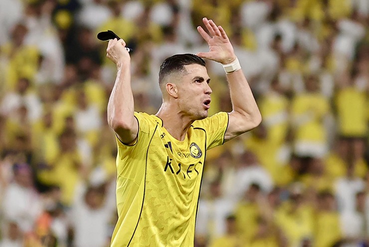 Al Nassr "cầm vàng để vàng rơi", Ronaldo vẫn sáng cửa ăn 2 cúp khi nào?