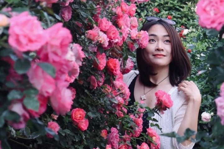 Mẹ 8X chi hơn 2 tỷ đồng làm vườn hoa quanh nhà như cổ tích