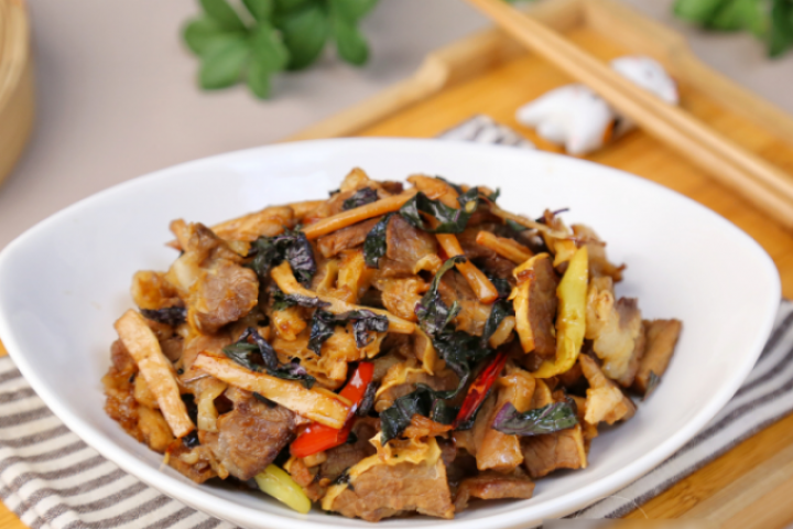 Loại rau gia vị giá rẻ lại là vị thuốc quý, điều hòa khí huyết, tăng cường sức đề kháng, xào thịt bò cực thơm
