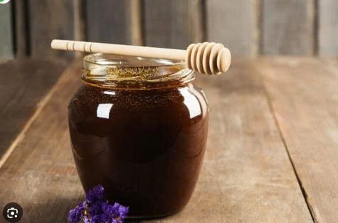 Mật ong đổi màu thường do các phản ứng hóa học tự nhiên trong quá trình bảo quản