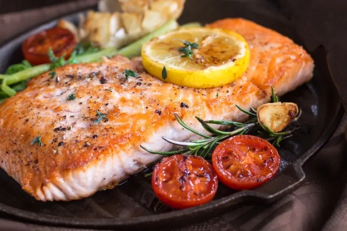 Tiêu thụ đủ protein giúp giảm thèm ăn đồng thời thúc đẩy đốt mỡ hiệu quả hơn.