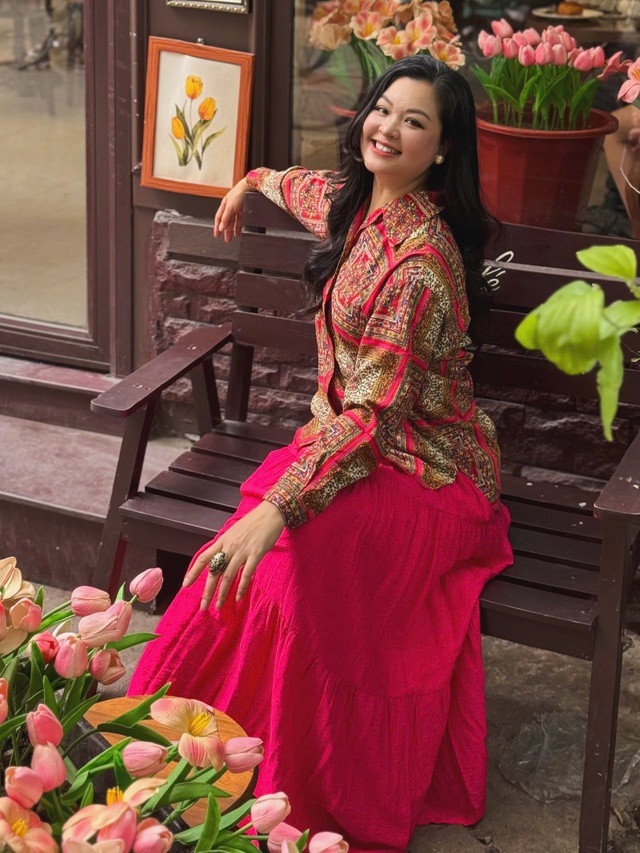 Theo MC Thu Hương, phong cách phối đồ vintage rất nhiều và đa dạng. Chẳng hạn, phong cách tiểu thư thập niên 50, phong cách Bohemian phóng khoáng, Hippie nổi loạn, Retro thập niên 60-70 và xu hướng "preppy" học đường cổ điển... Cá nhân tôi thích và thường theo đuổi phong cách quý cô lịch lãm. Tuy nhiên, tôi cũng thích sự đa dạng, khoáng đạt, bay bổng và biến ảo nên lâu lâu vẫn thay đổi cho đỡ nhàm chán. Các set đồ tôi phối dựng luôn mang tính ứng dụng của thời trang hiện đại, như chơi màu không quá “chỏi”, không quá hở, logo không quá to và khoe mẽ… Để set đồ mang dấu ấn cá nhân nhưng vẫn có thể sử dụng trong nhiều dịp quan trọng.