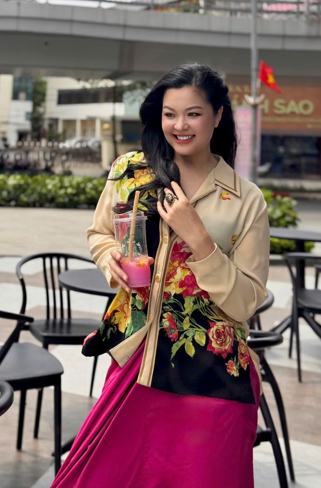 Theo cô, người thích làm stylist thì nghiên cứu cách “chơi màu” là yêu cầu không thể thiếu.