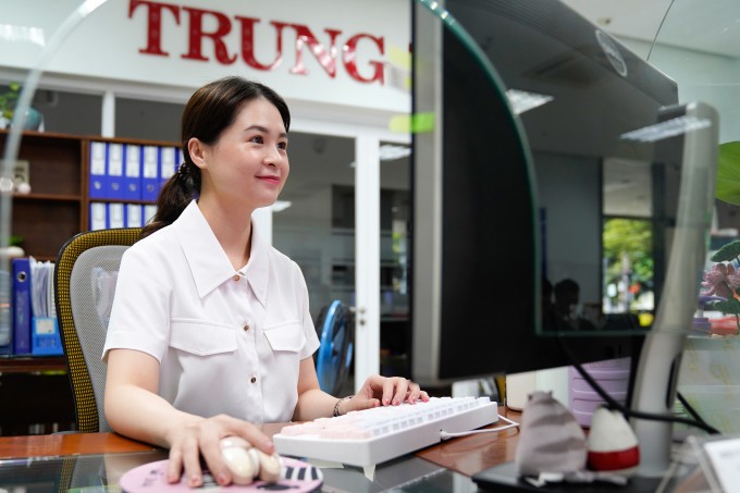 Công chức làm việc tại bộ phận một cửa ở TP Đà Nẵng. Ảnh: Nguyễn Đông