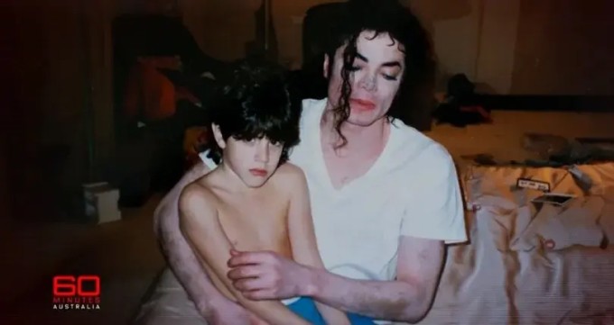 Michael Jackson bên Dominic Cascio khi 9 tuổi. Ảnh: 60 Minutes Australia