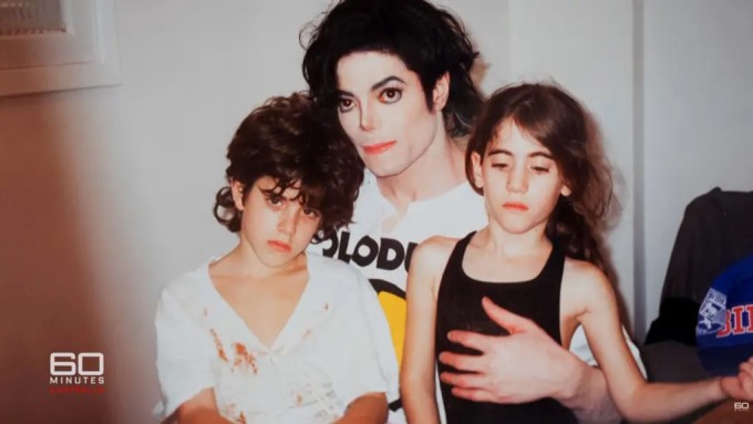 Anh chị em nhà Cascio tố cáo Michael Jackson dụ dỗ họ bằng những món quà xa hoa và thao túng tâm lý suốt thời trẻ. Ảnh: 60 Minutes Australia