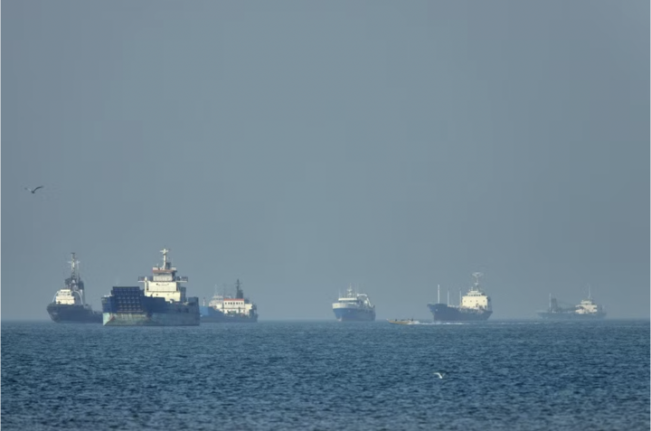 Siêu tàu chở dầu của Trung Quốc di chuyển qua eo biển Hormuz - 1